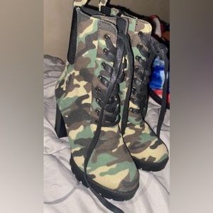 Heels still in good condition barley touch size 6 1/2 women’s